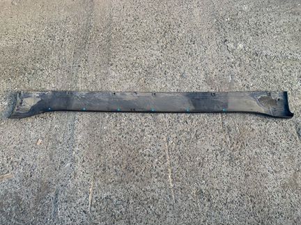 Порог пластиковый накладка левый Mitsubishi Pajero