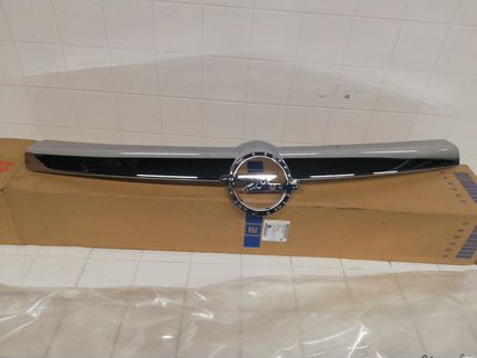 Хром решетки радиатора передний Opel Astra H