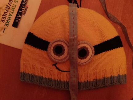 Шапка и варежки Миньоны ручной работы