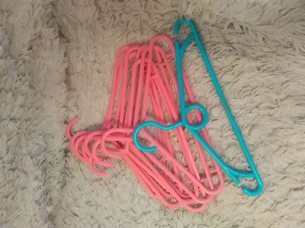 Вешалки для одежды ребенка