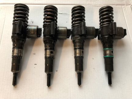 Форсунка 03G130073B для Фольксваген Тоуран 2.0