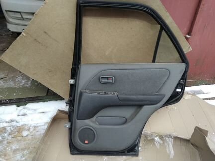 Задняя правая дверь lexus RX 300