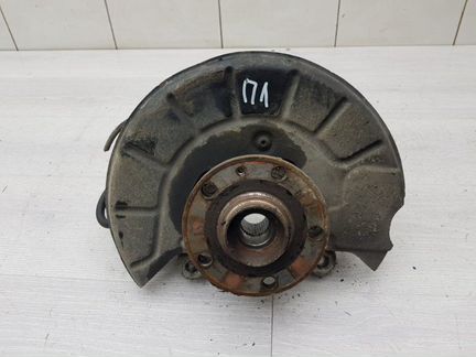 Кулак передний левый Vw Passat B6 BKP 2006