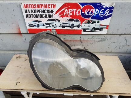 Фара передняя правая Mercedes Benz W203 2000-2004