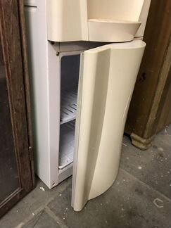 Кулер для воды. С холодильником