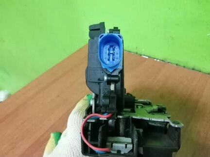 Замок двери задний левый Шкода Фабия 1 2 Fabia 1 2