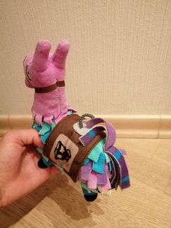 Игрушечная лама из Fortnite