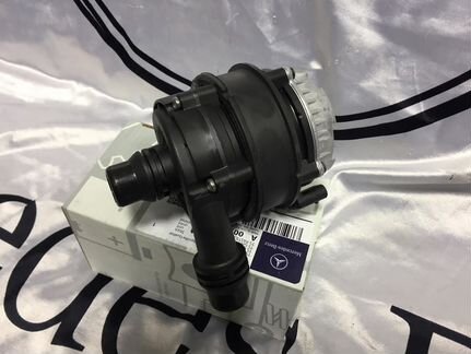 Насос охлаждающей жидкости Мерседес новый оригинал