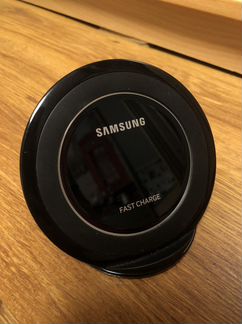 Беспроводная зарядка Samsung EP-NG930