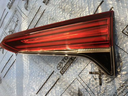 Фонарь правый в крышку Toyota Fortunner