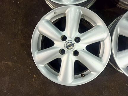 Диски бу оригинал R15 LU на Nissan