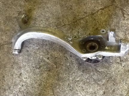 Передний поворотный кулак правый на Ауди А6 С6 4F