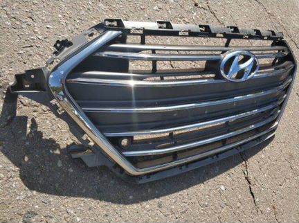 Решетка радиатора Hyundai Elantra 6 AD 1.6 2015
