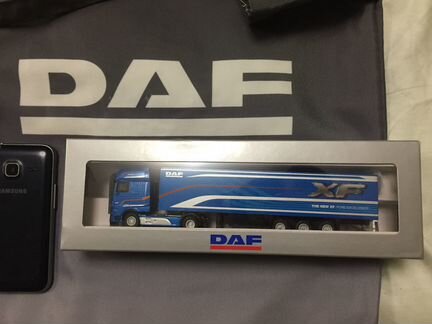 Модель тягач DAF XF space cab 4x2 + Box Trailer
