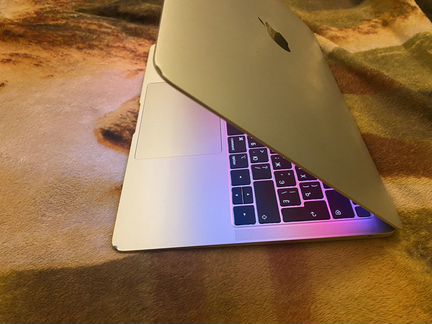 Macbook Air 13 2019 256GB Ростест На гарантии